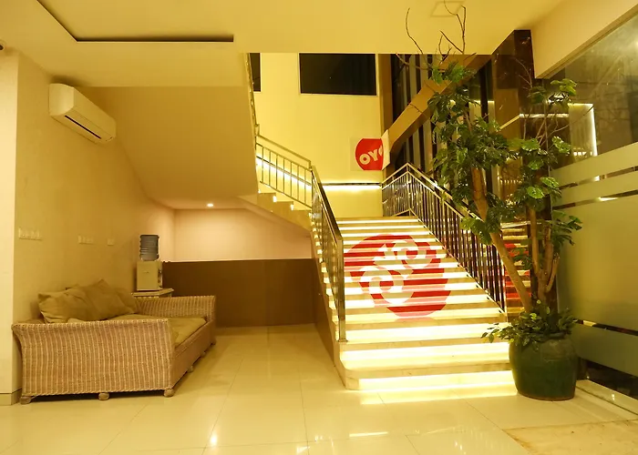 Oyo 379 Grand Mundu Hotel Semarang, Indonesia