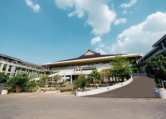 Capital O 1571 Utc Hotel Semarang, Indonesia